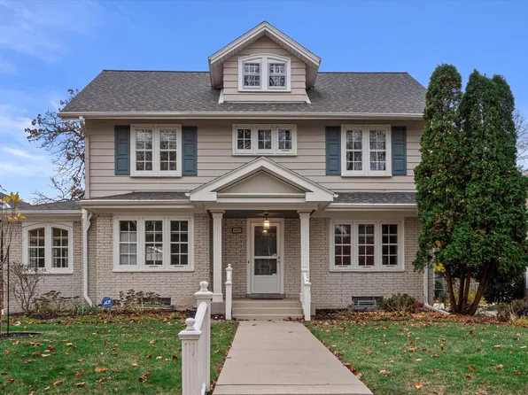 3433 North Hackett AVENUE, Milwaukee, WI 53211