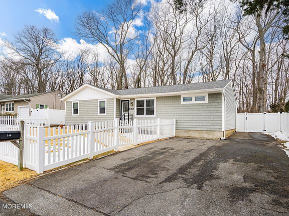 2nd image of 749 Hardean Road