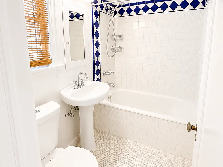 2028 N Beachwood Dr #106 — Photo 16