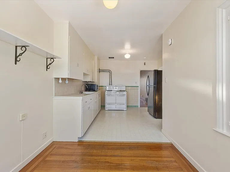 276 East Ave — Photo 14