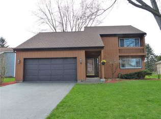 9 Carob Ct, Penfield, NY 14526