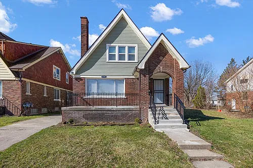 5741 Lakewood St Photo 1
