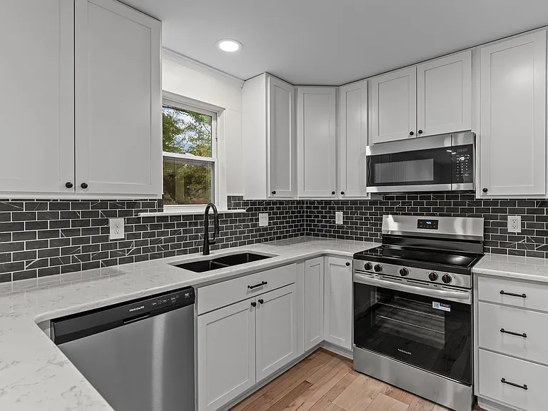 110 Carolina Ave — Photo 29