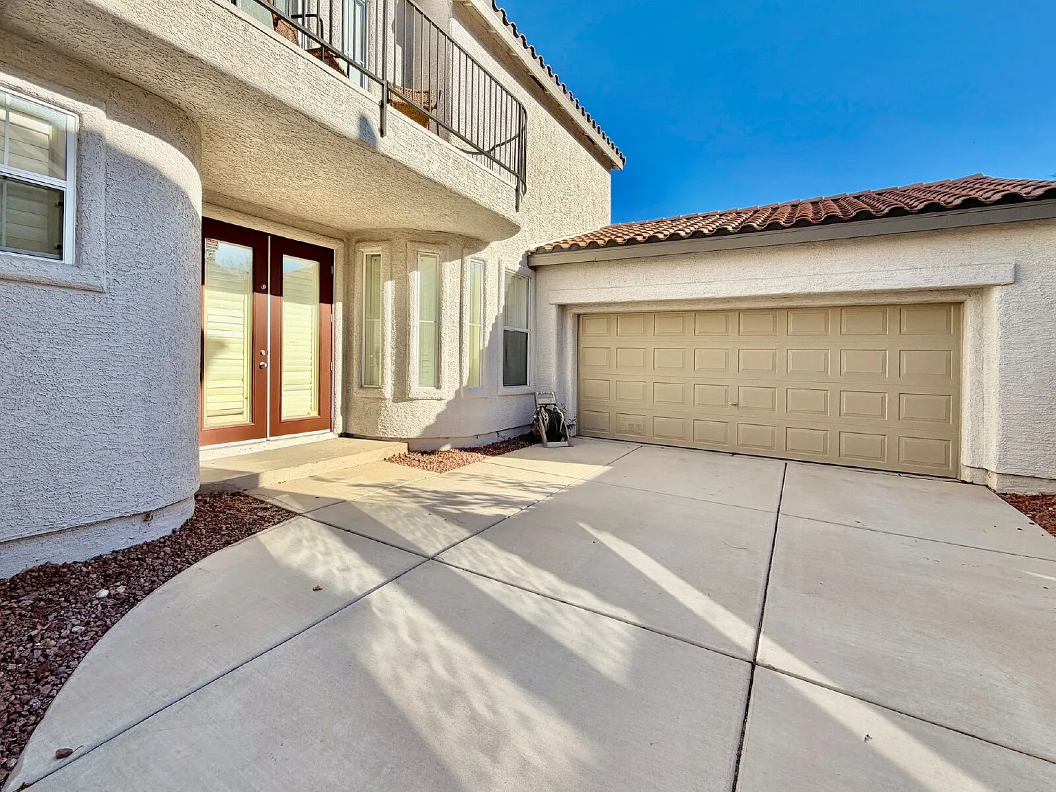 3 bed, 2.5 bath, 1878 sqft, $2,387 — Photo 3