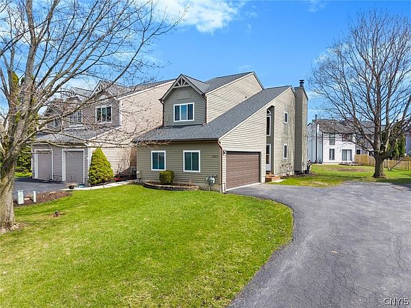 3rd image of 8243 Honeysuckle Dr