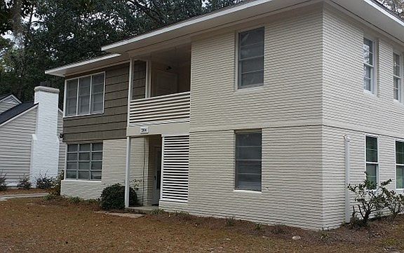 3rd image of 204 Brookwood Pl #A