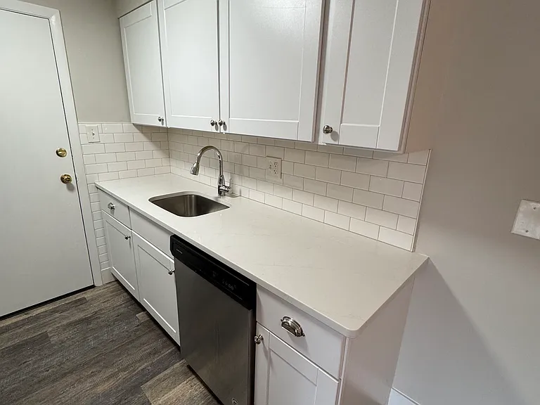 721 Lepere Ave #F — Photo 6