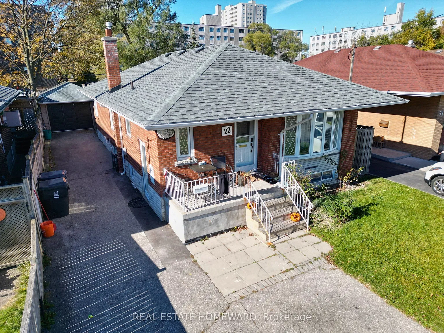 22 Amberley Dr — Photo 1