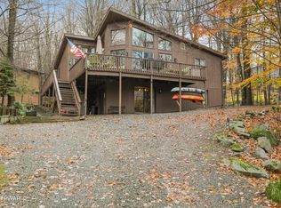 26 Roamingwood Ct, Lake Ariel, PA 18436
