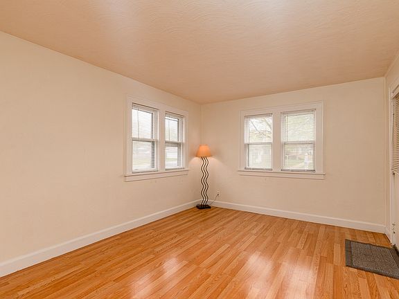 3rd image of 2536 River Ave