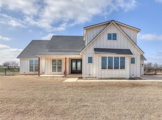 7965 Chesapeake Ln NE, Piedmont, OK 73078