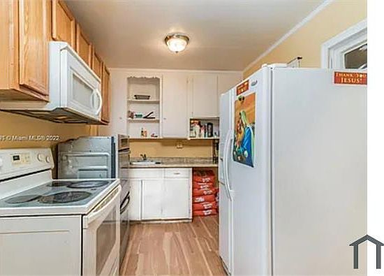 3rd image of 4215 Greenwood Ave