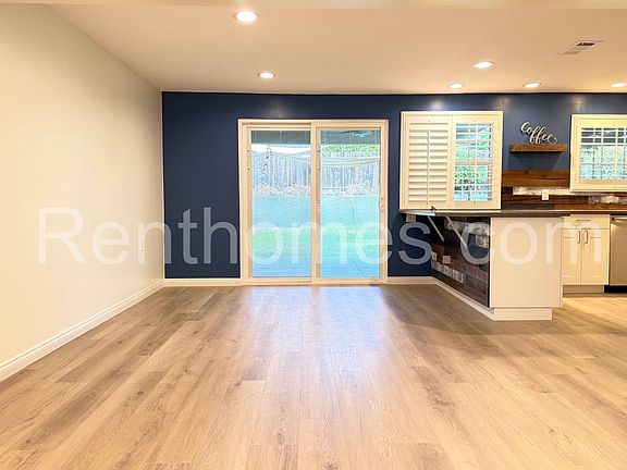 3rd image of 13710 Utopia Rd