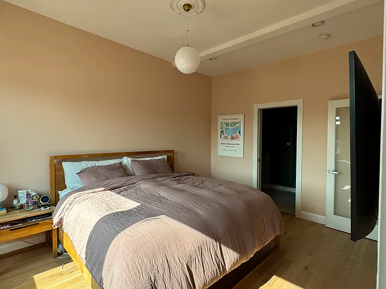 1314 Crease St — Photo 6