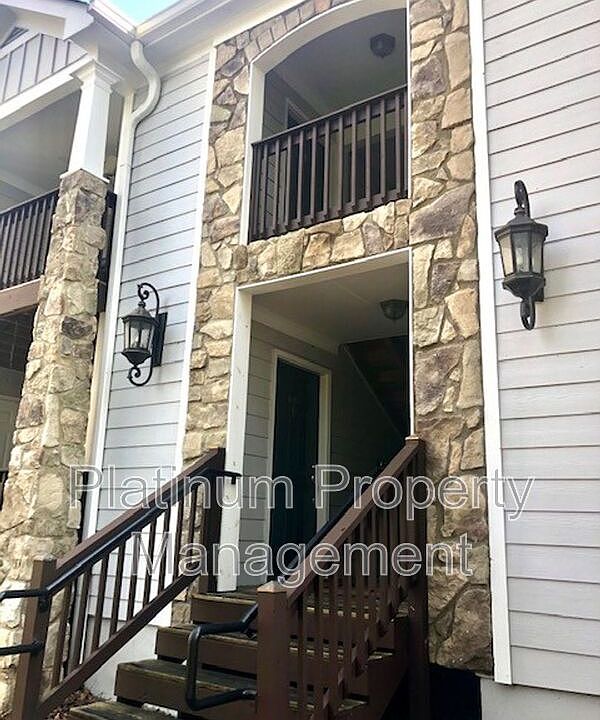 1st image of 105 Madison Ct SE