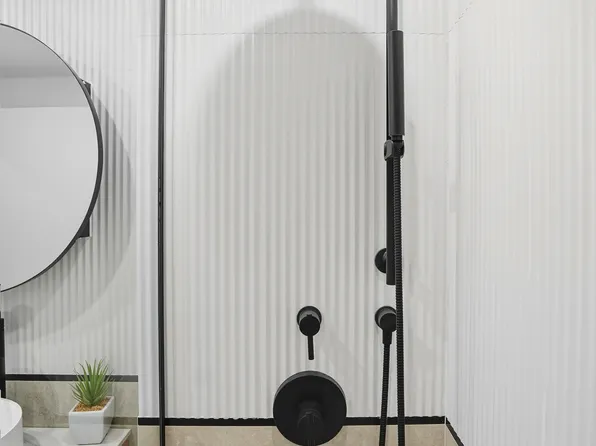 19 North Henry Street image 10 of 28