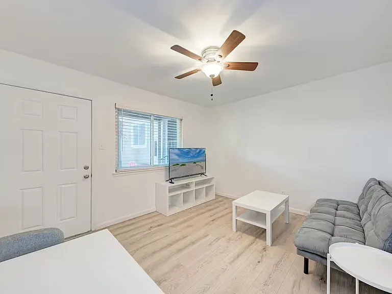 1106 W 22nd St #4 — Photo 14