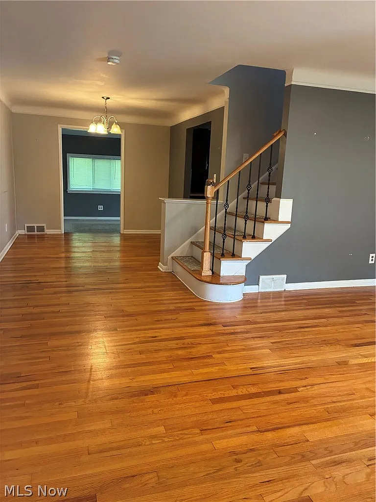 4 bed, 2.0 bath, 2751 sqft, $2,400 — Photo 2