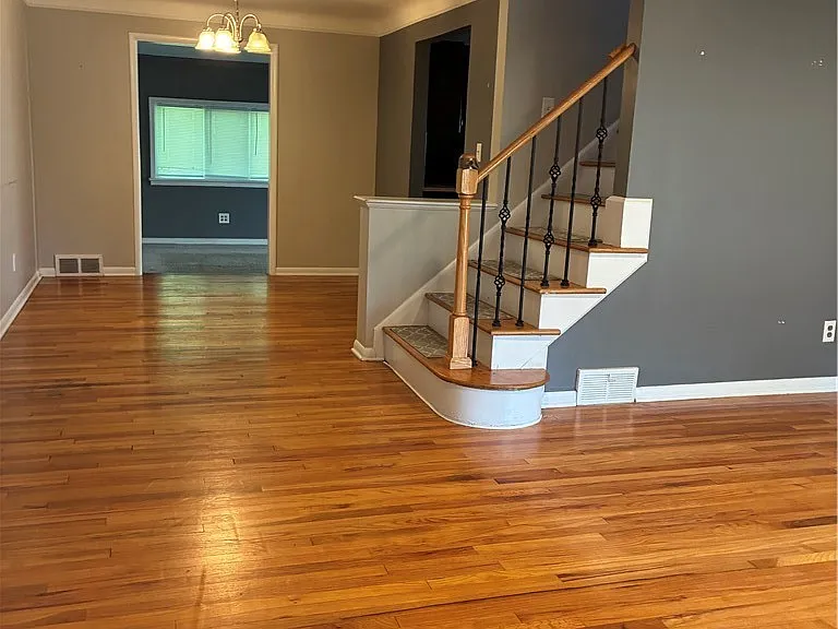 23920 Glenhill Dr — Photo 2