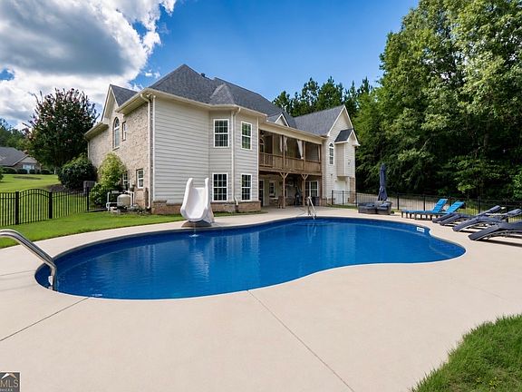 5th image of 32 River Rapids Dr
