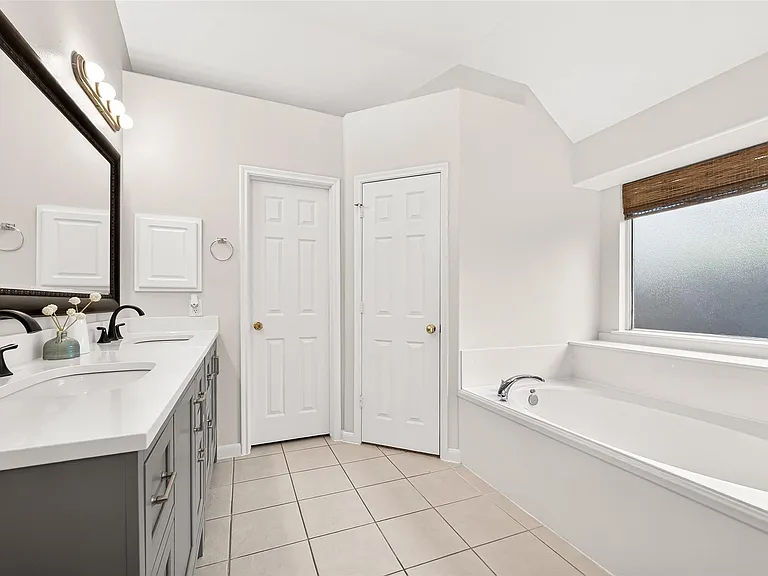 94 S Regan Mead Cir — Photo 30