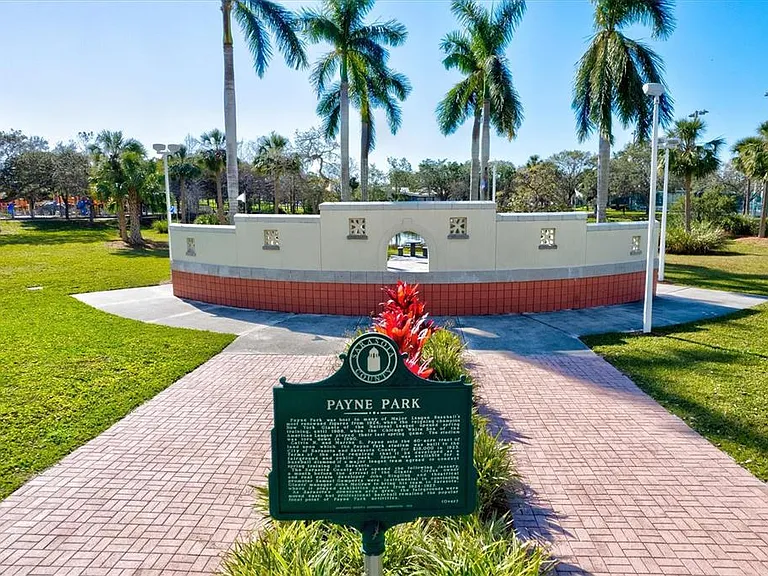 Ringling Blvd — Photo 80