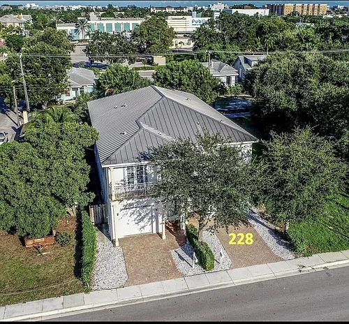230 N G St Photo 1