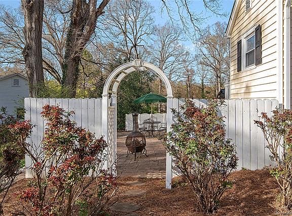 4th image of 503 Julia Ave