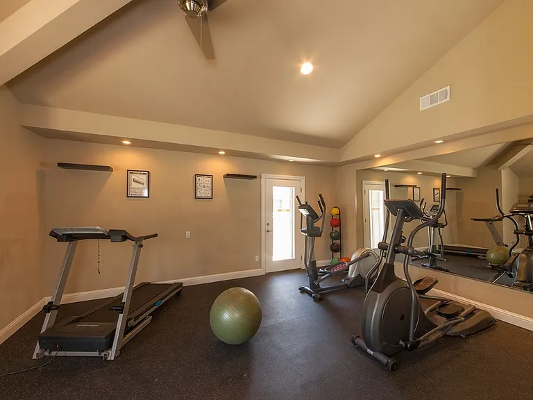 River Park Villas — Photo 16