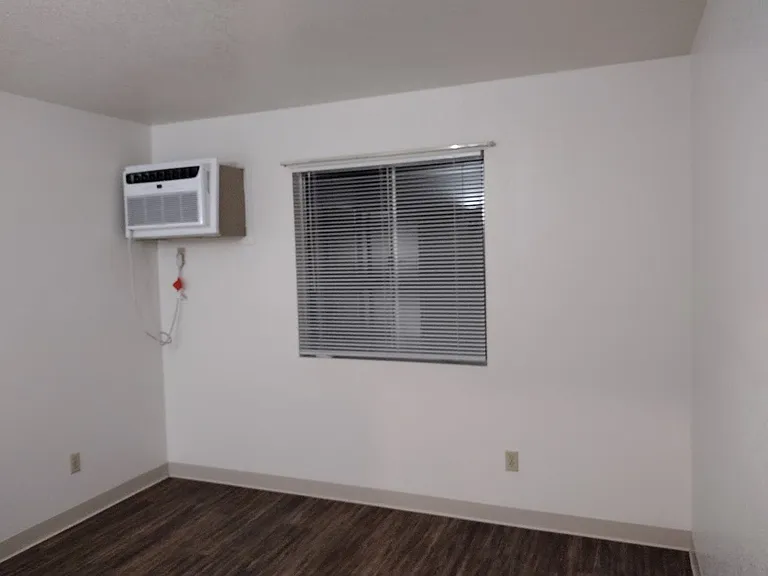 3520 E 2nd St #10 — Photo 9