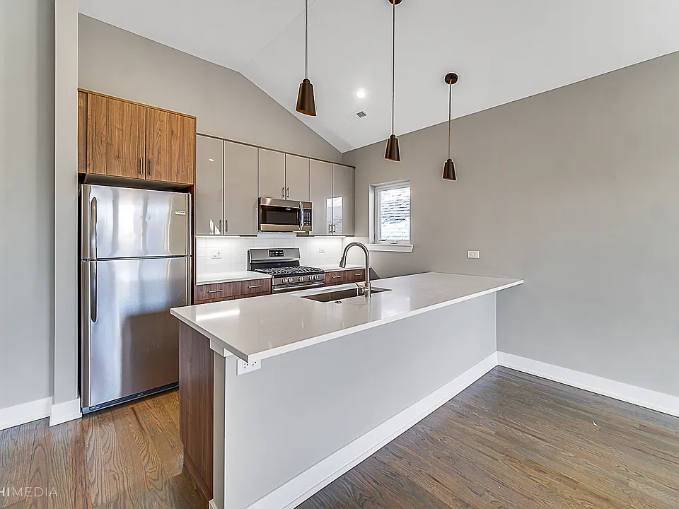 1734 W Cullerton St #2