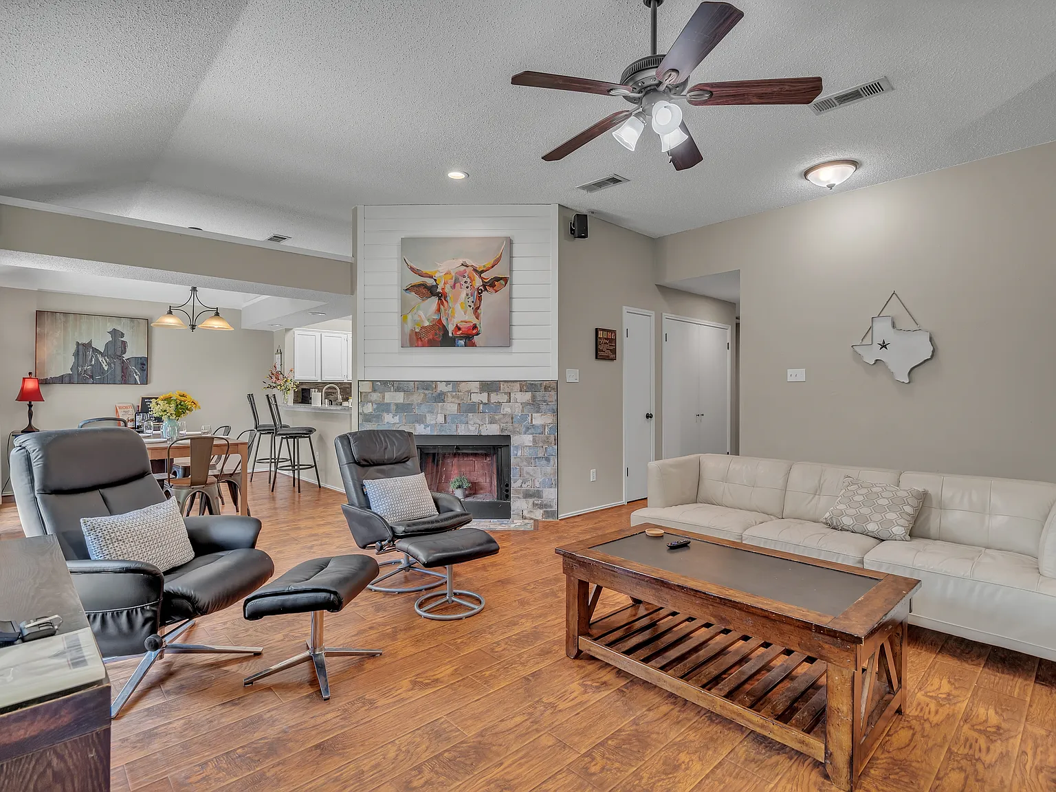 3 bed, 1414 sqft, $5,300 — Photo 1