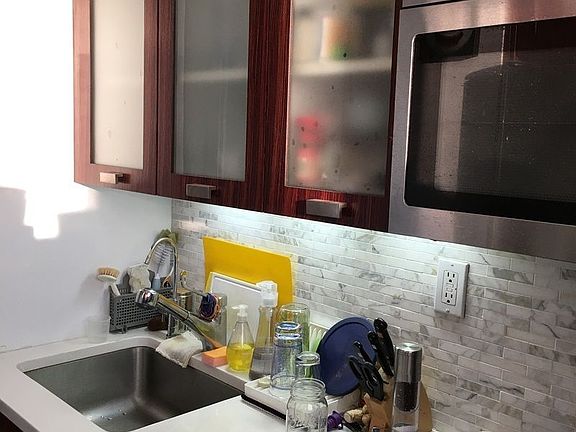 4th image of 211 E 46th St #23J