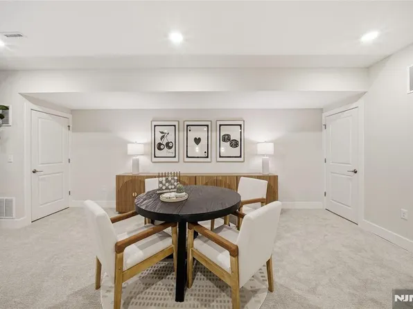 13 Pimlico Place, Oakland, NJ 07436
