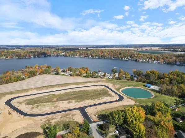 20 Tippy View Dr, Leesburg, IN 46538