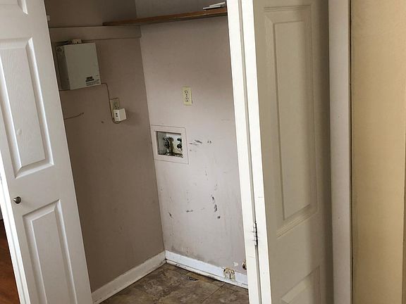 5th image of 7553 Chatham Cir