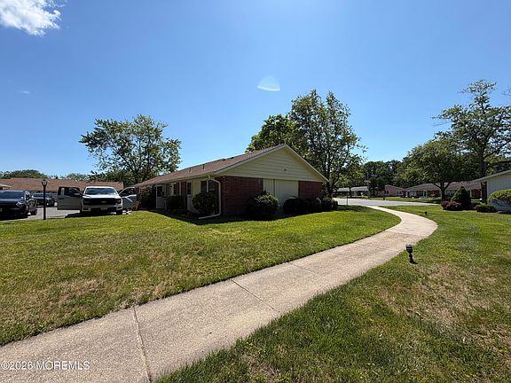 5th image of 220A Buckingham Court