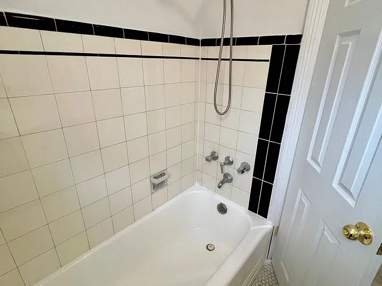 354 Kane Ave #UPPER — Photo 12