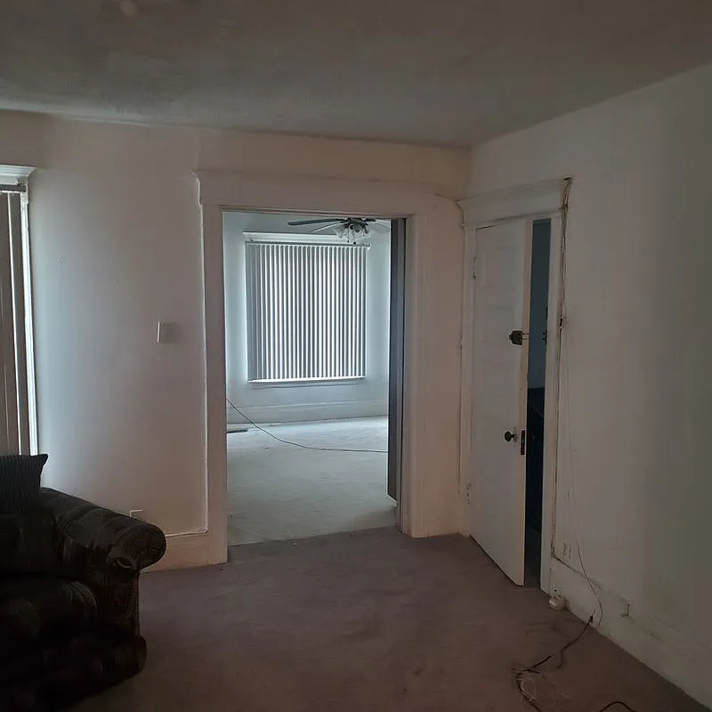 2 bed, 1.0 bath, 1226 sqft, $1,400 — Photo 2