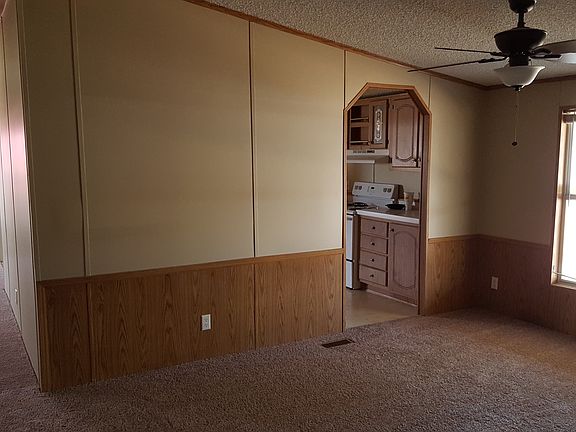 4th image of 613 S 92nd St