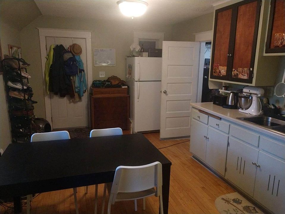 1st image of 2318 4th St NE #2