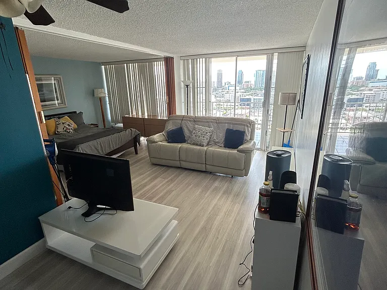 1215 Alexander St #1202 — Photo 27