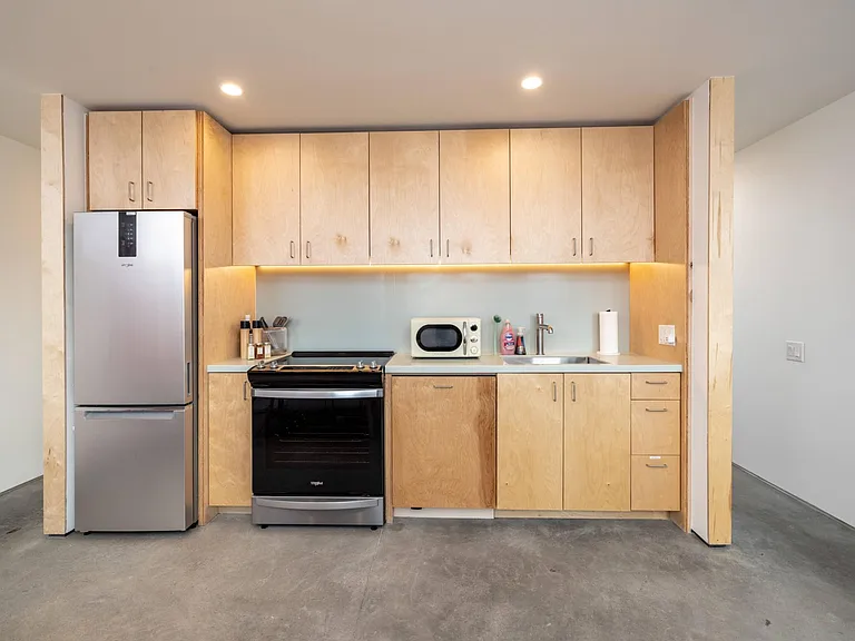 Full stocked kitchen