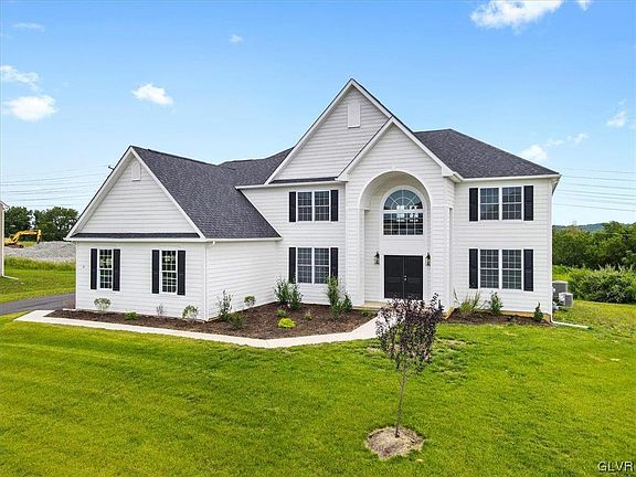 3rd image of 49 Saddle Ln