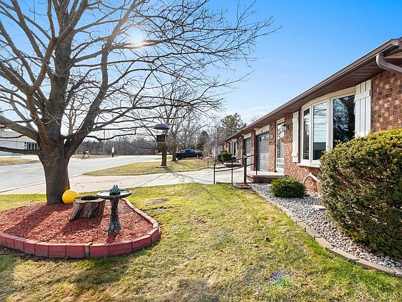 5th image of 2796 Cormier Rd