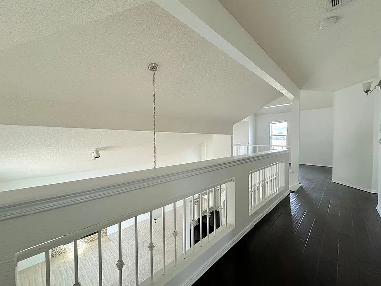 6404 Kenmore — Photo 19