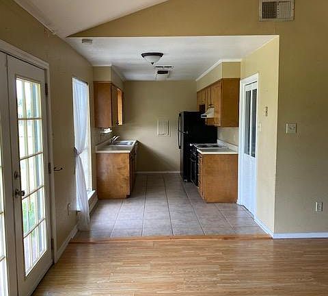2nd image of 2216 Kirby Smith Dr