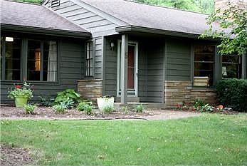 2nd image of 5 Beacon Hill Ln