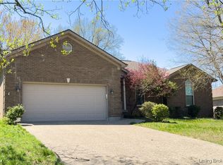 9015 Windsor Dr, Sellersburg, IN 47172