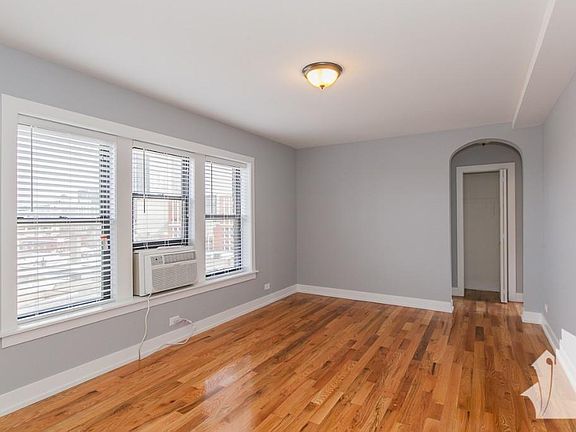 5th image of 550 W Arlington Pl #106J